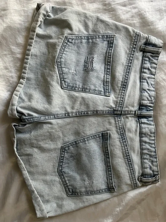 refuge Light Wash Distressed Mom Jean Shorts - Picture 3 of 3